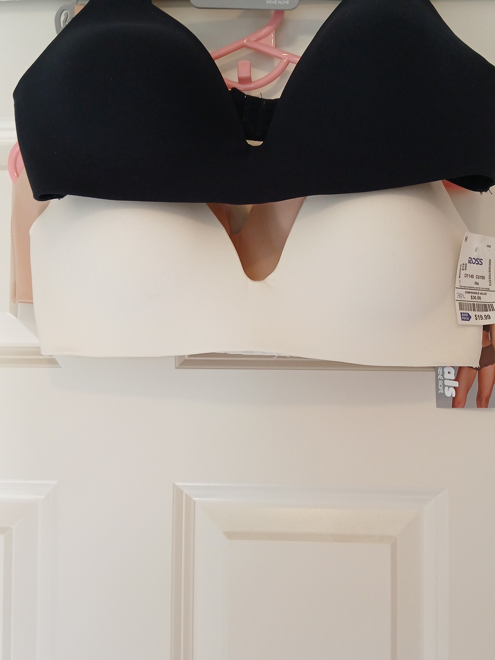 3 Rene Rofe Black & Cream Seamless V-Plunge T-Shirt Bras